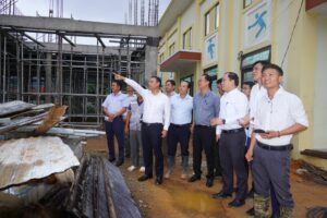Phó Chủ tịch Thường trực UBND thành phố Hồ Kỳ Minh kiểm tra các trường nội trú liên cấp biên giới